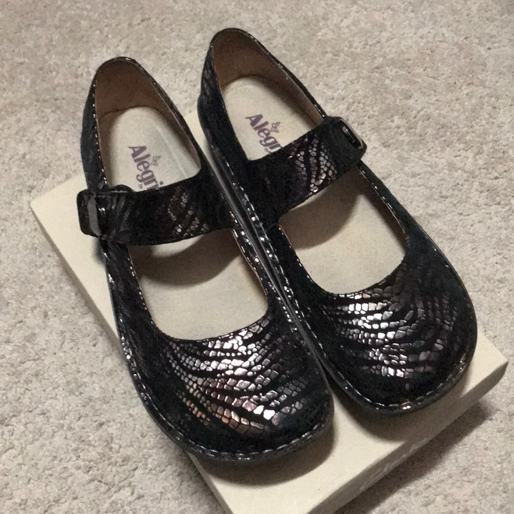 Allegria shoes with shimmery pattern
